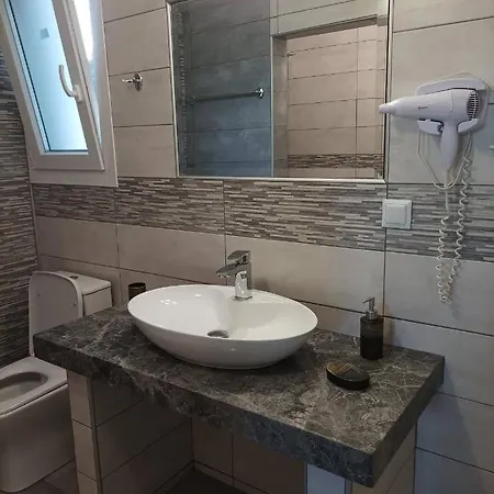 αlexandros ゲストハウス 4*