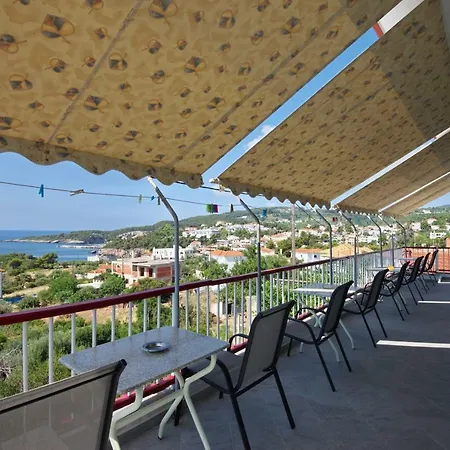 ゲストハウス αlexandros ヴォトシ