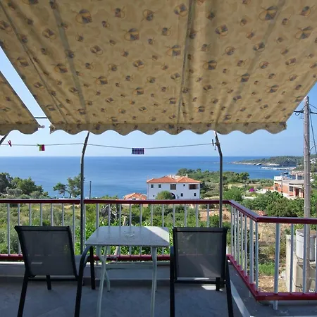 αlexandros ゲストハウス ヴォトシ