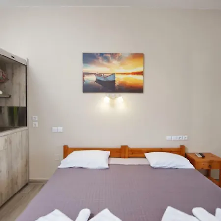 αlexandros ゲストハウス ヴォトシ